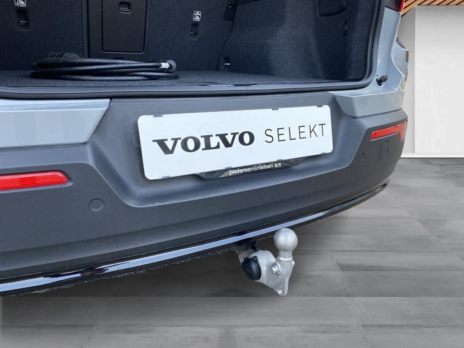 Grå Volvo EX40 fra 2024