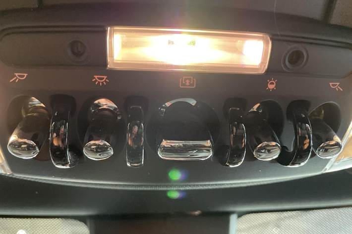 Blå Mini Cooper fra 2022