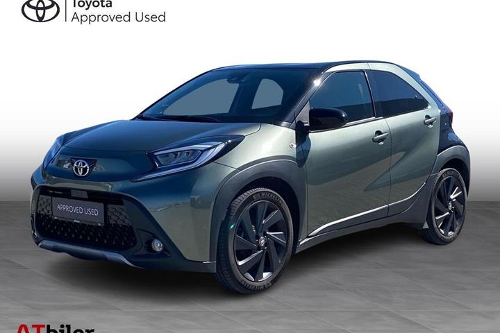 Grøn Toyota Aygo X fra 2022 set udefra