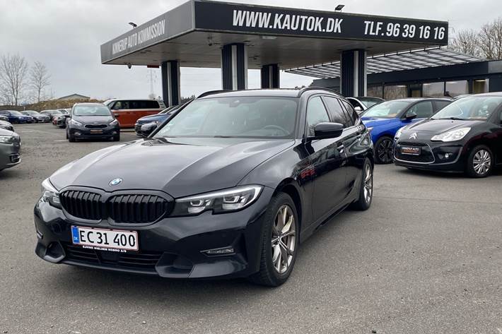 Sort BMW 330e fra 2020
