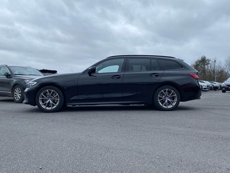 BMW 330e 2,0 Touring Plugin-hybrid Sport Line Steptronic 292HK Stc 8g Aut.