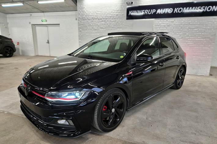 Sort VW Polo fra 2020 set udefra