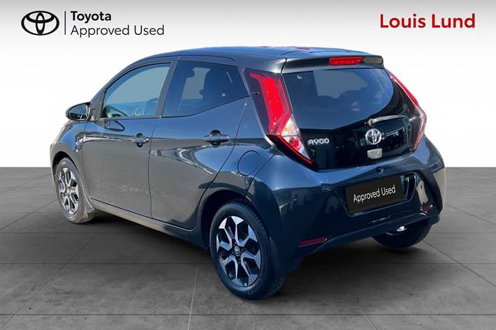 Grå Toyota Aygo fra 2021