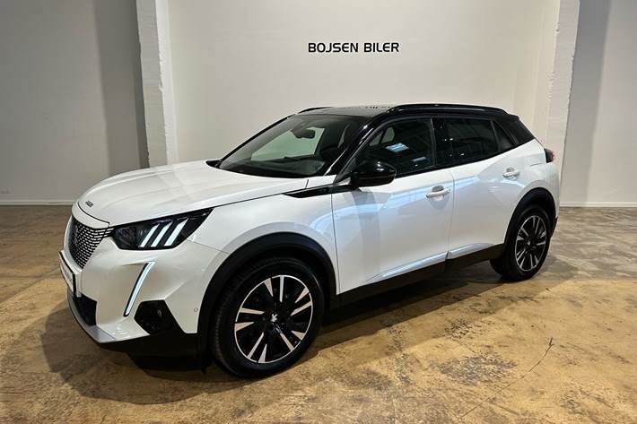 Hvid Peugeot e-2008 fra 2022 set udefra