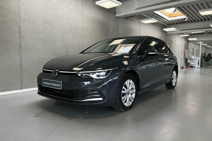Grå VW Golf fra 2020
