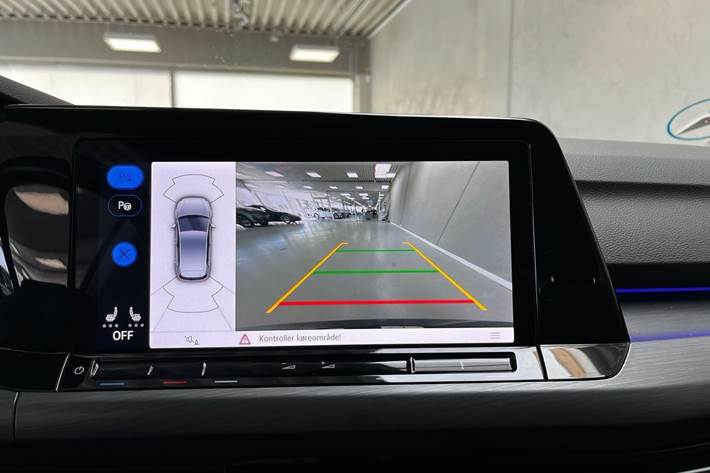 Grå VW Golf fra 2020