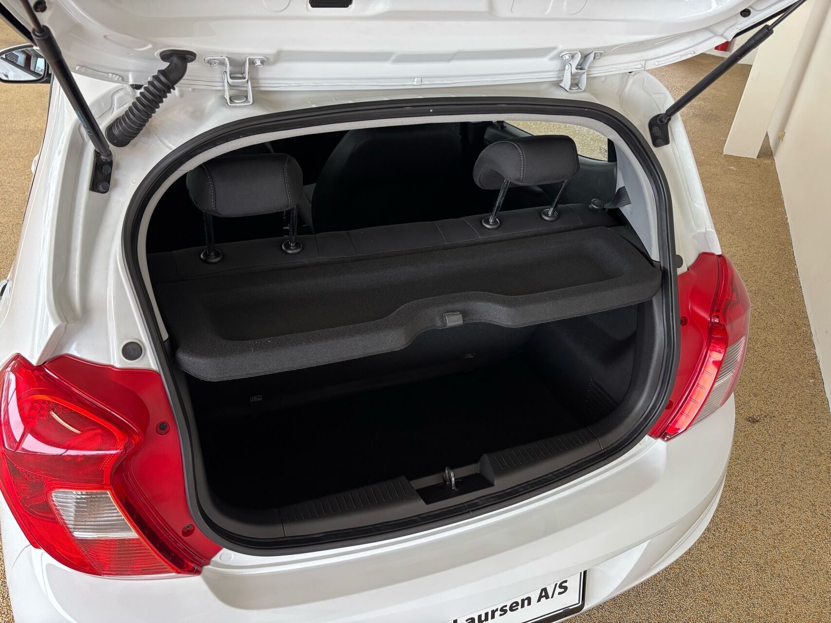 Hvid Opel Karl fra 2017