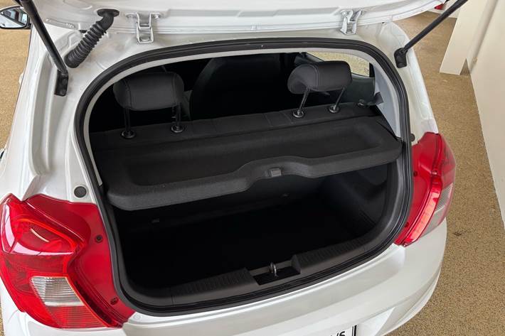 Hvid Opel Karl fra 2017