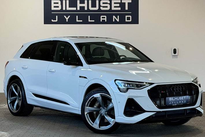 Hvid Audi e-tron fra 2021 set udefra