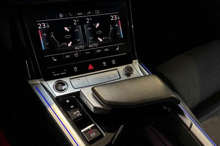 Hvid Audi e-tron fra 2021