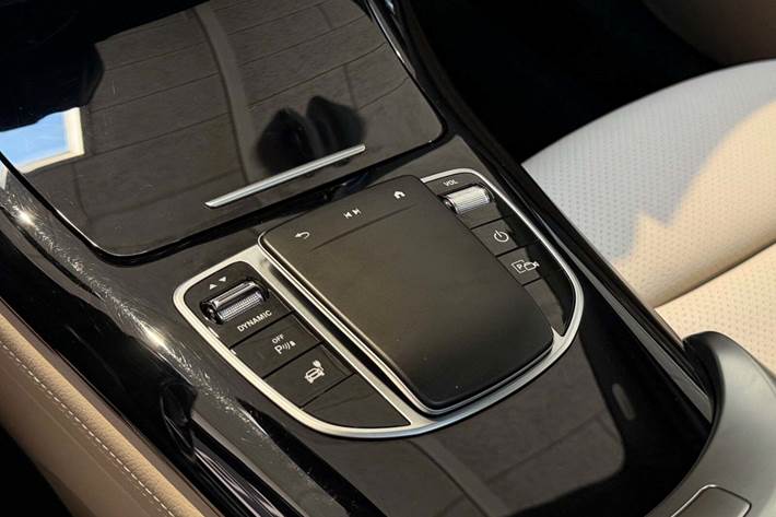 Grå Mercedes EQC400 fra 2021