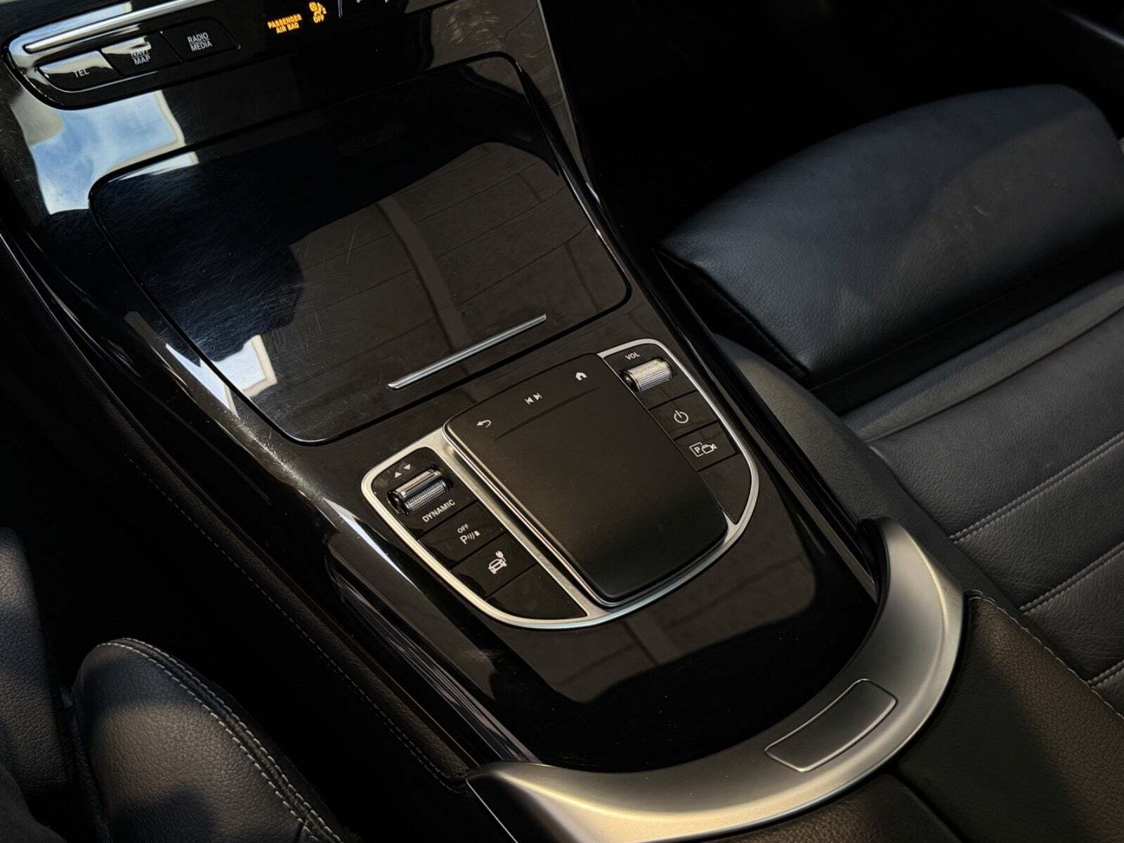 Sort Mercedes EQC400 fra 2021