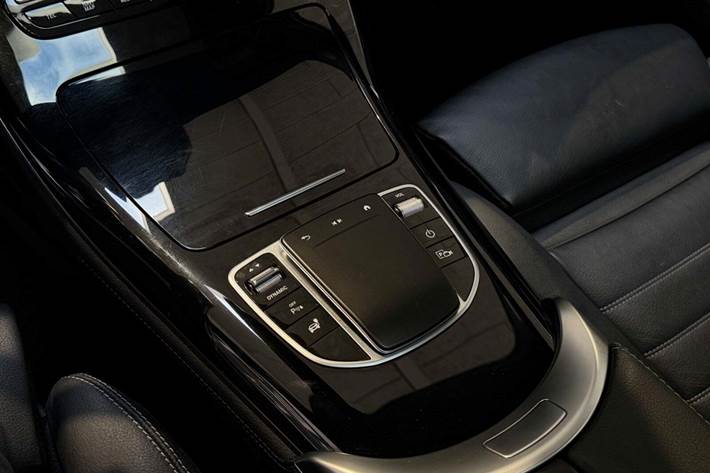 Sort Mercedes EQC400 fra 2021