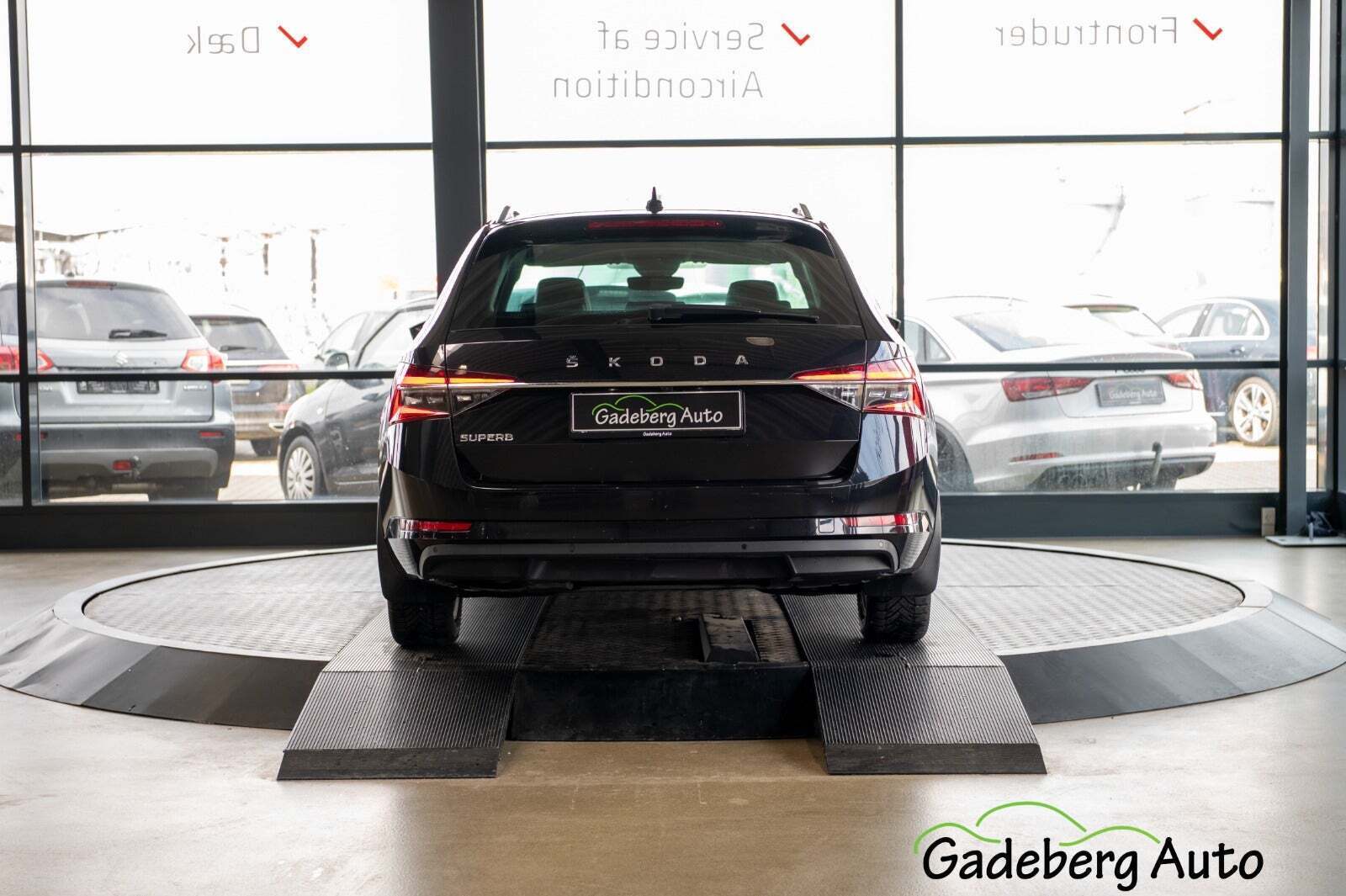 Sort Skoda Superb fra 2019