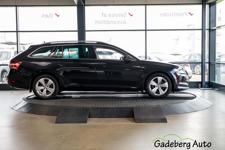 Sort Skoda Superb fra 2019