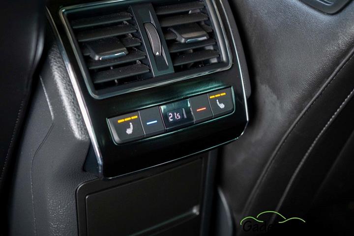 Sort Skoda Superb fra 2019