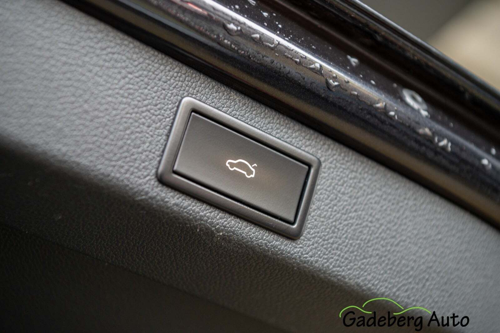 Sort Skoda Superb fra 2019