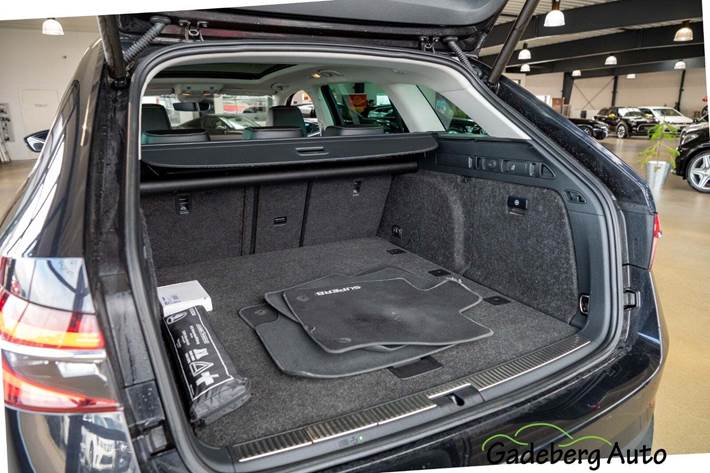Sort Skoda Superb fra 2019