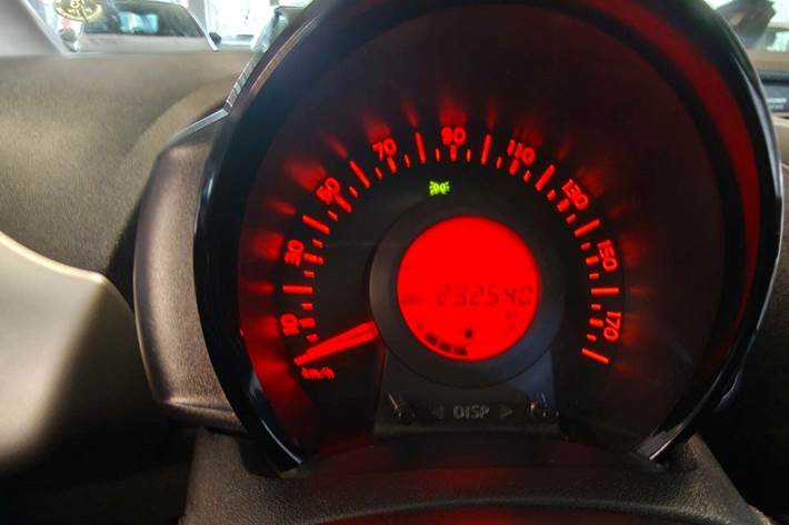 Gul Citroën C1 fra 2016