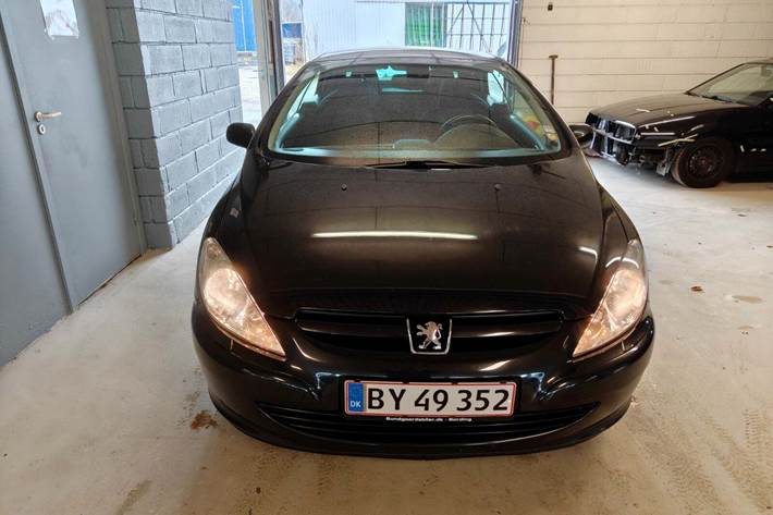 Gul Peugeot 307 fra 2005