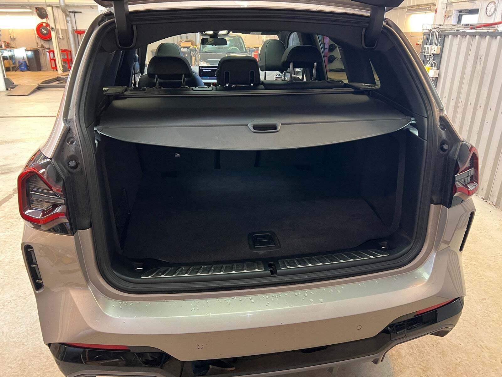 Orange BMW iX3 fra 2023