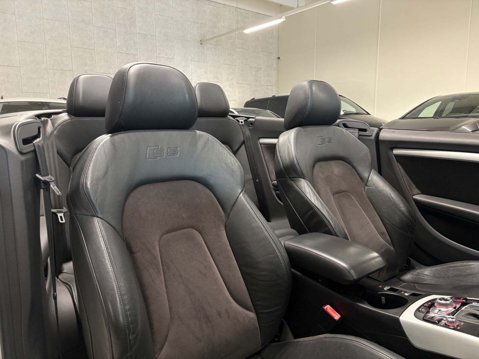 Hvid Audi S5 fra 2012