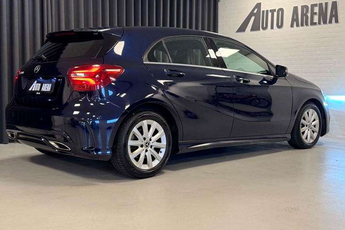 Blå Mercedes A200 fra 2017