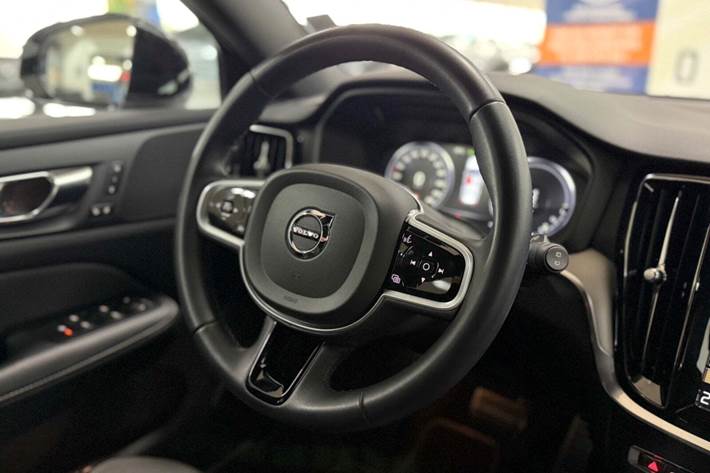 Hvid Volvo V60 fra 2022