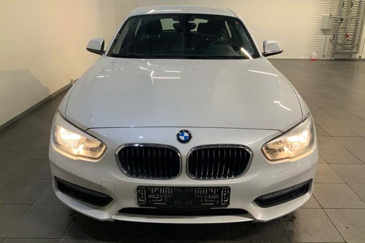Hvid BMW 118d fra 2018