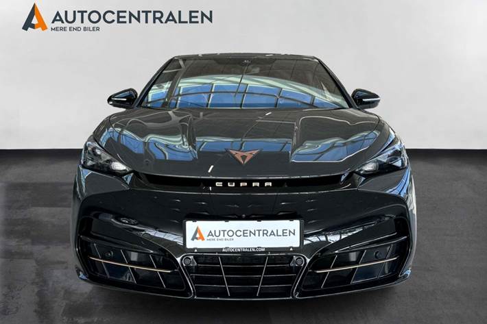 Grå Cupra Tavascan fra 2025