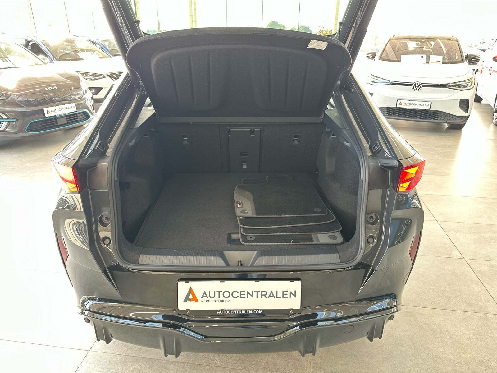 Grå Cupra Tavascan fra 2025