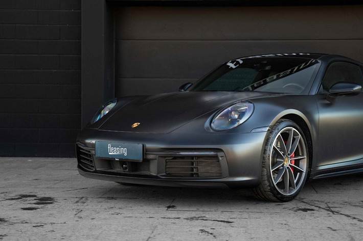 Sort Porsche 911 Carrera 4S fra 2020