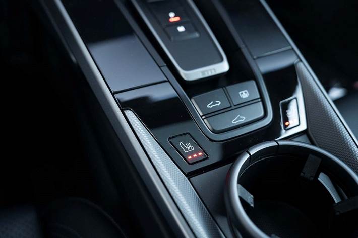 Sort Porsche 911 Carrera 4S fra 2020