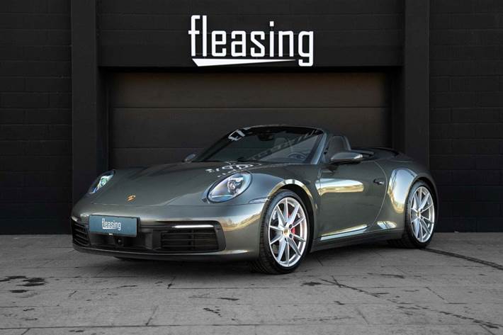 Grøn Porsche 911 Carrera S fra 2019 set udefra