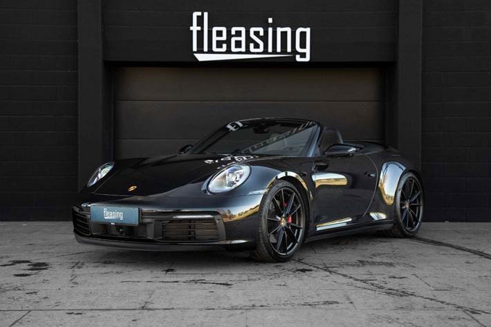 Sort Porsche 911 Carrera 4S fra 2022 set udefra