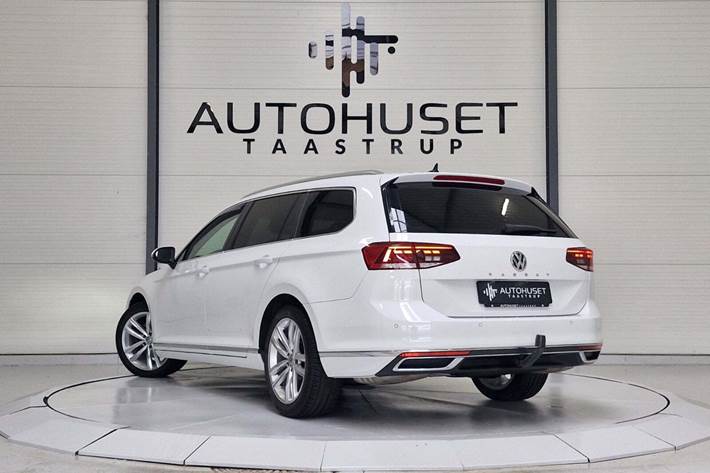 Hvid VW Passat fra 2020