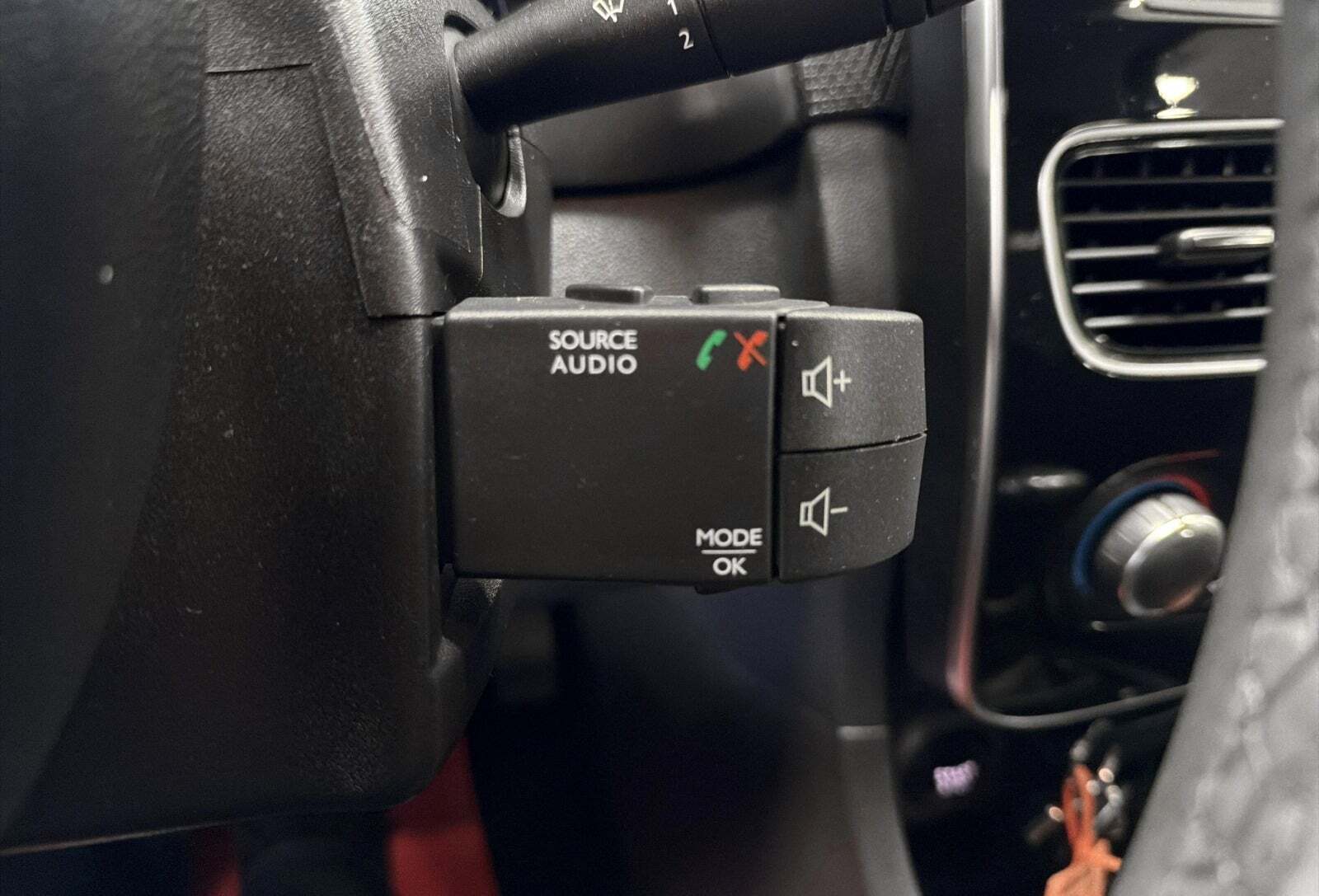 Grå Renault Clio IV fra 2017