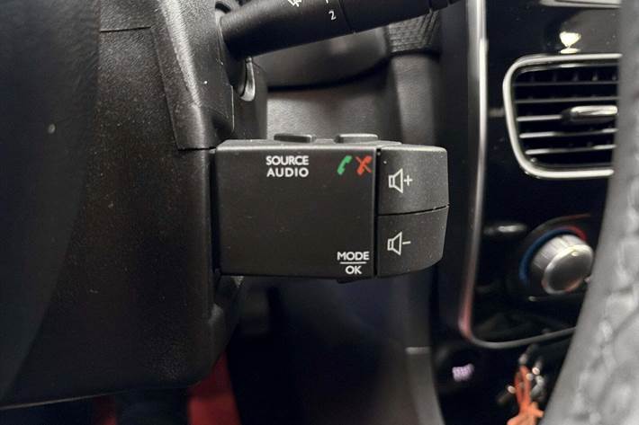 Grå Renault Clio IV fra 2017