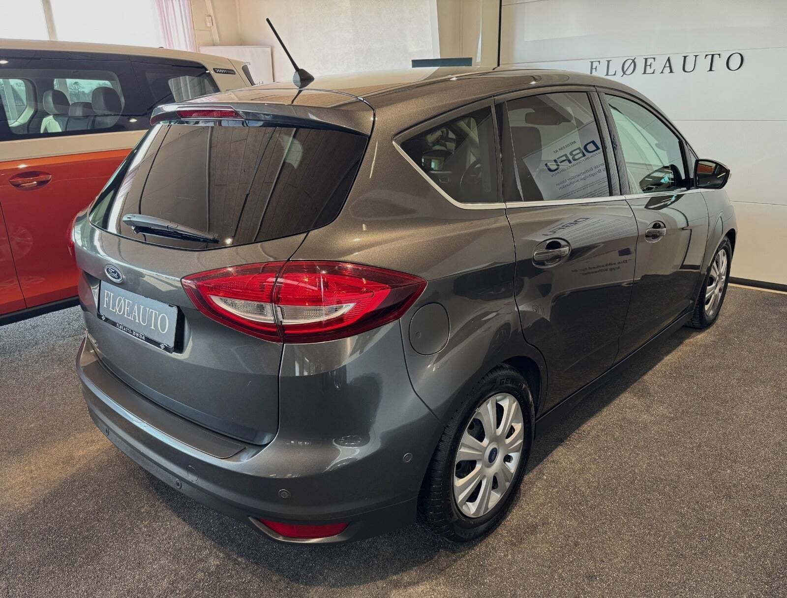 Grå Ford C-MAX fra 2018