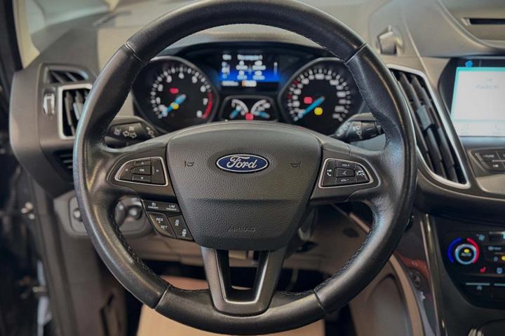 Grå Ford C-MAX fra 2018