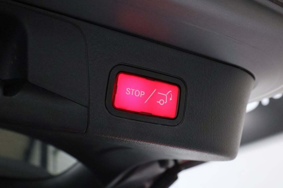 Grå Mercedes EQB250 fra 2023