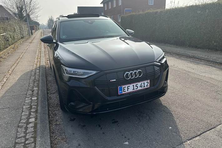 Sort Audi e-tron fra 2021