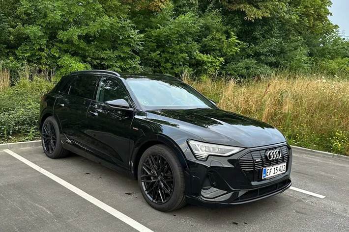 Sort Audi e-tron fra 2021