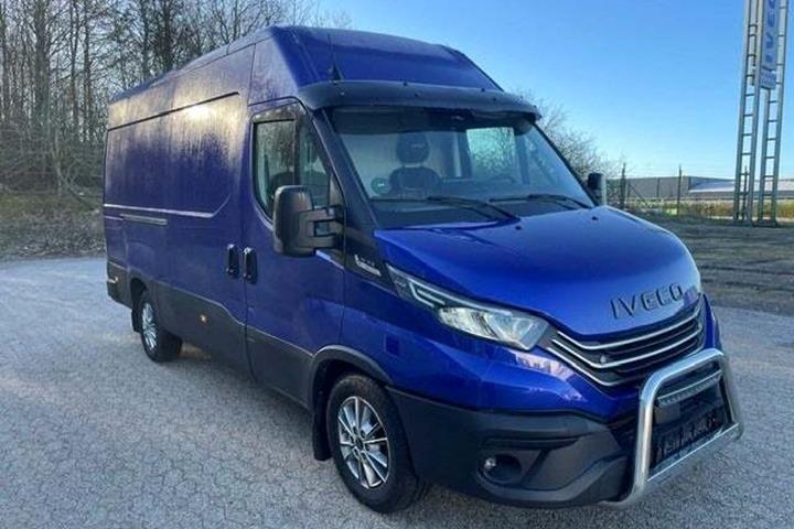 Blå Iveco Daily fra 2026