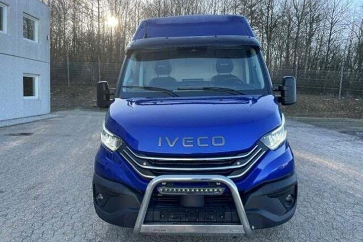 Blå Iveco Daily fra 2026