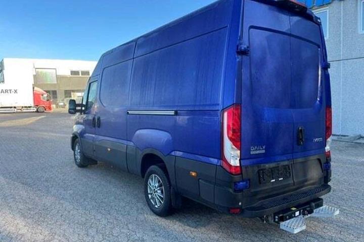 Blå Iveco Daily fra 2026