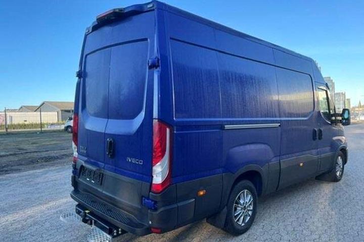 Blå Iveco Daily fra 2026