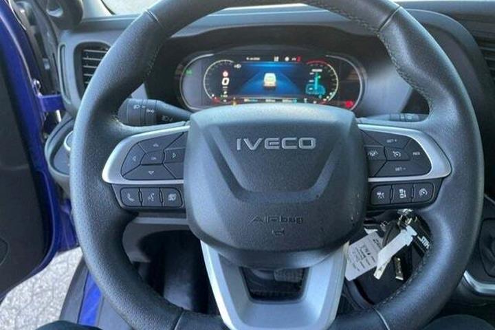 Blå Iveco Daily fra 2026