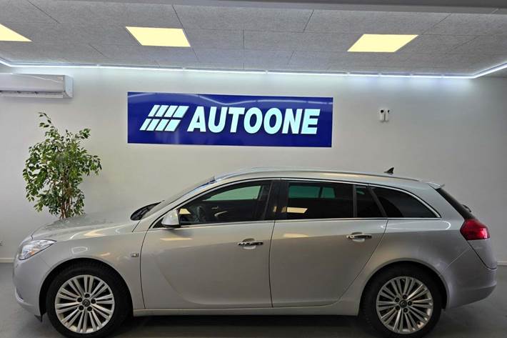 Sølv Opel Insignia fra 2012
