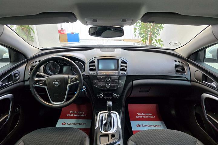 Sølv Opel Insignia fra 2012